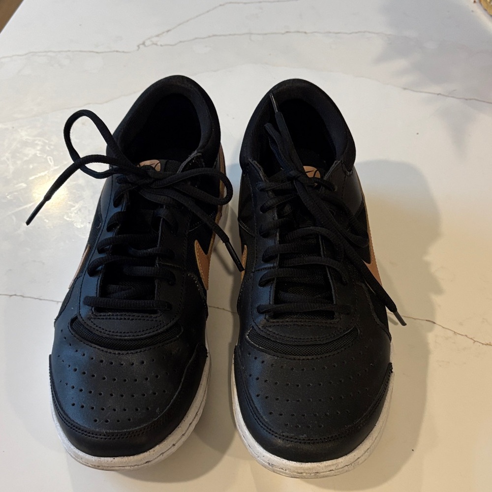 Women’s size 10 black and Tan court shoes